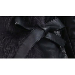 Elegant short leather jacket - with fur collarJackets