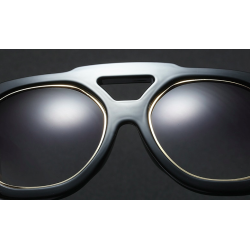 Fashionable sunglasses - oversized frame - decorative metal arrow - unisexSunglasses