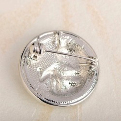 Spilla tonda da levatrice - con cristalli - a forma di moneta - nascituro