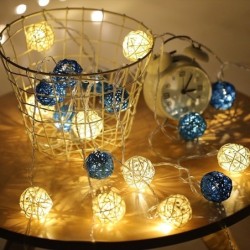 Guirlande fil LED - avec boules en rotin - alimentée par pile - 2,5m