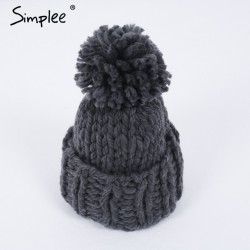 Cappello in lana lavorato con tassel